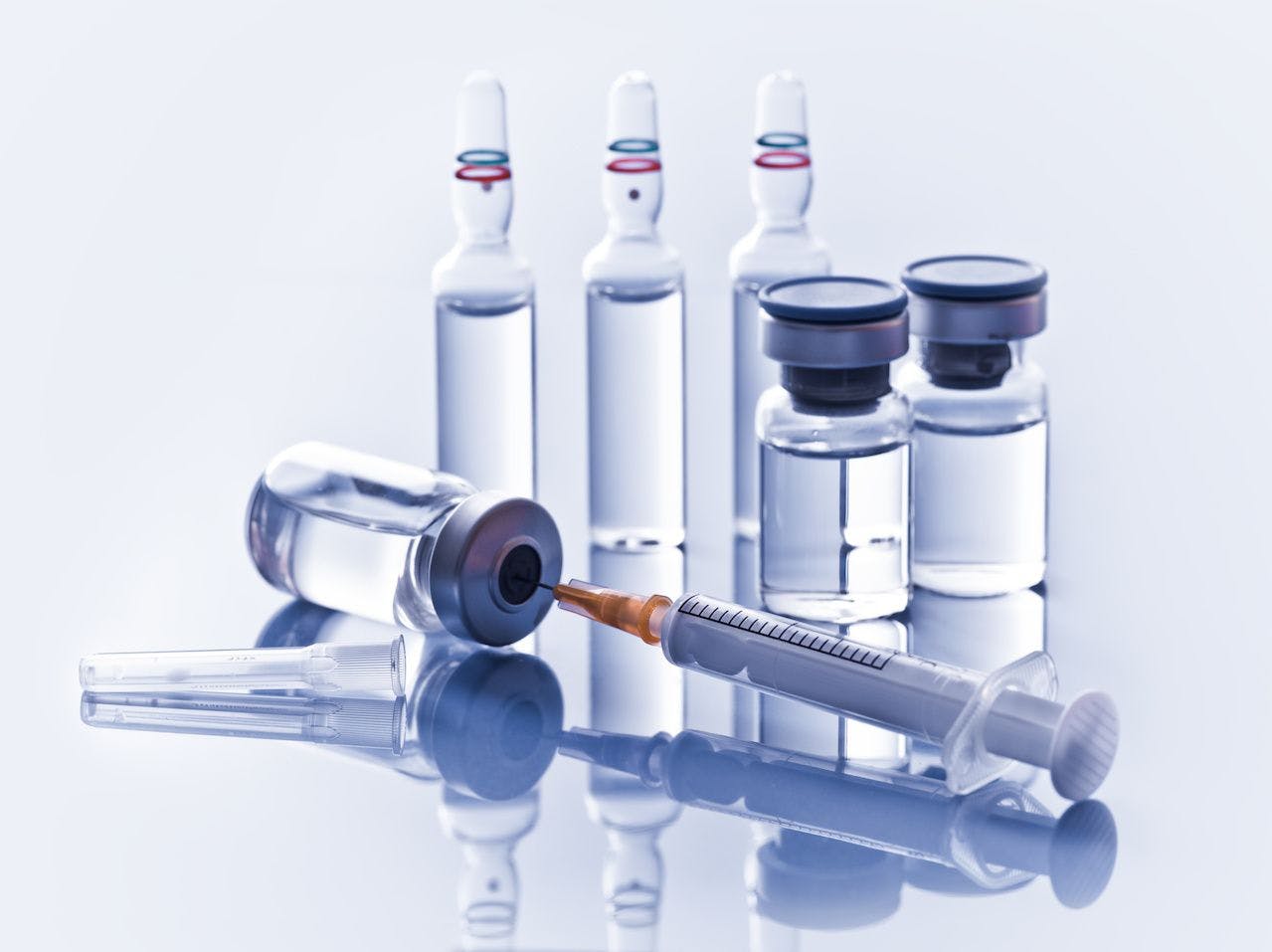 Photo of insulin vials and needle