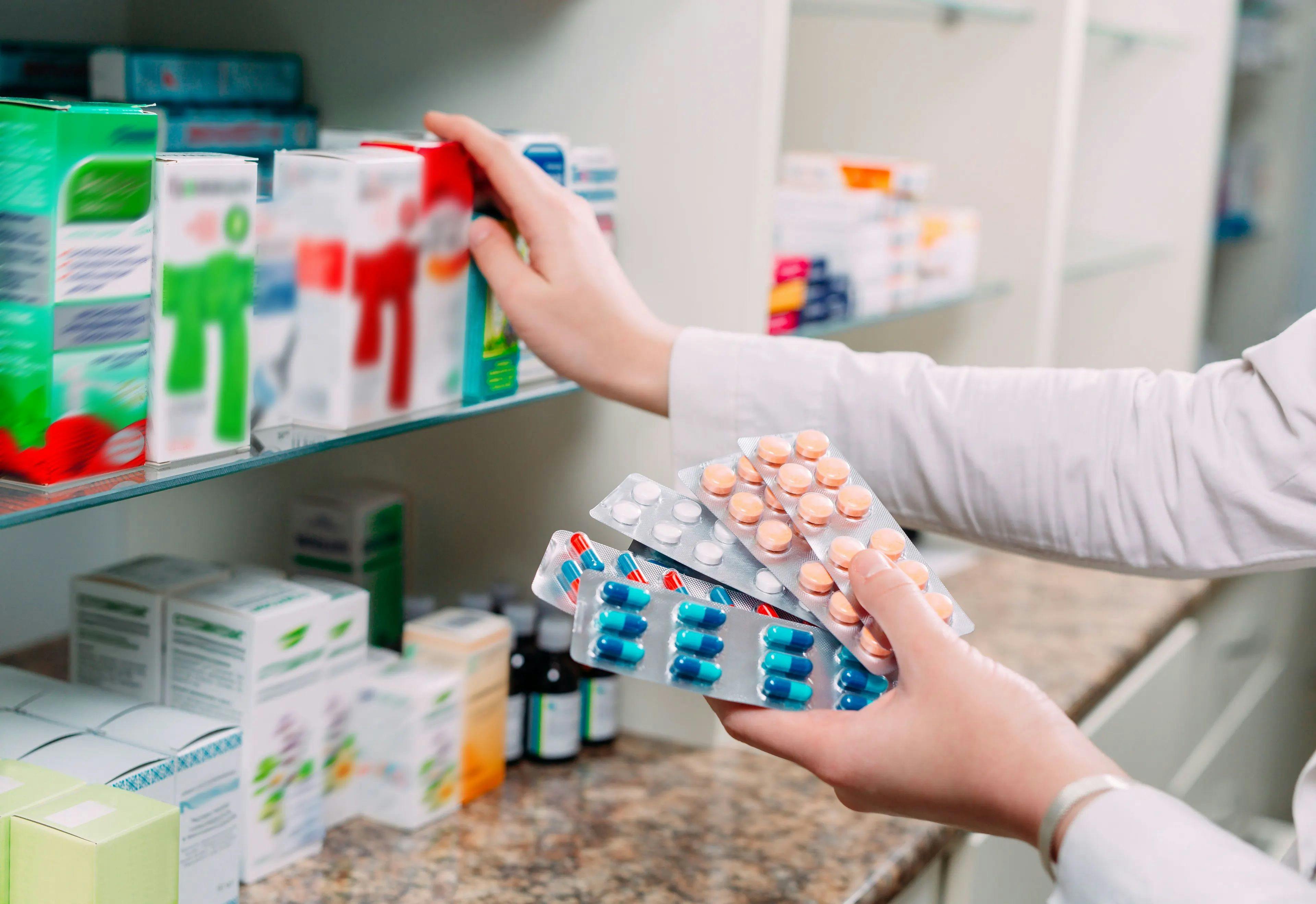 pharmacist holding pill packs | Image credit: davit85 | stock.adobe.com