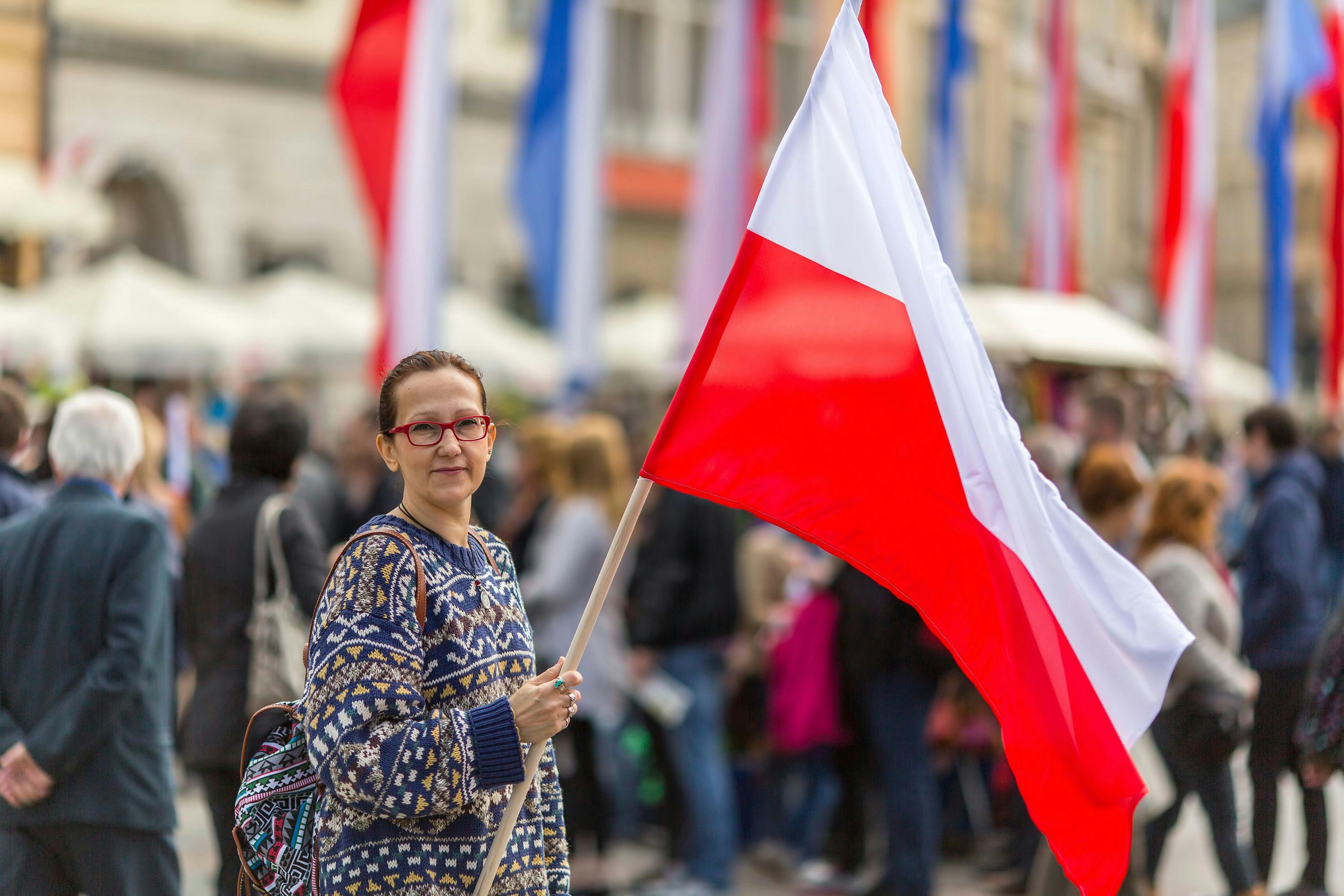 woman holding Poland flag | Image credit: De Visu - stock.adobe.com
